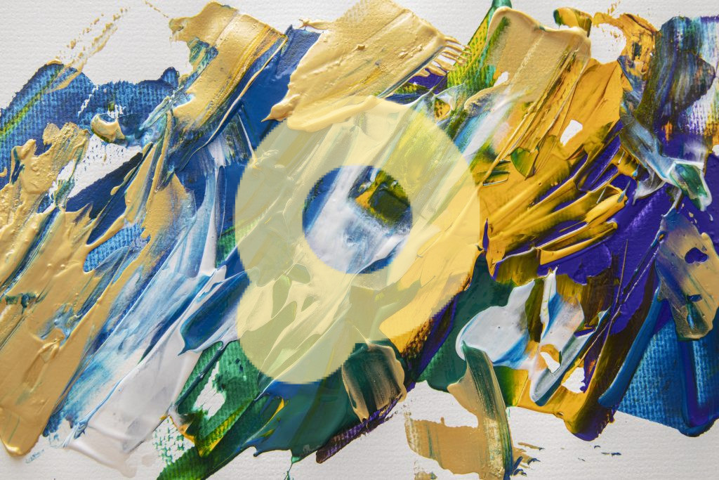 Ровный слой обоев, окрашенных акриловой краской