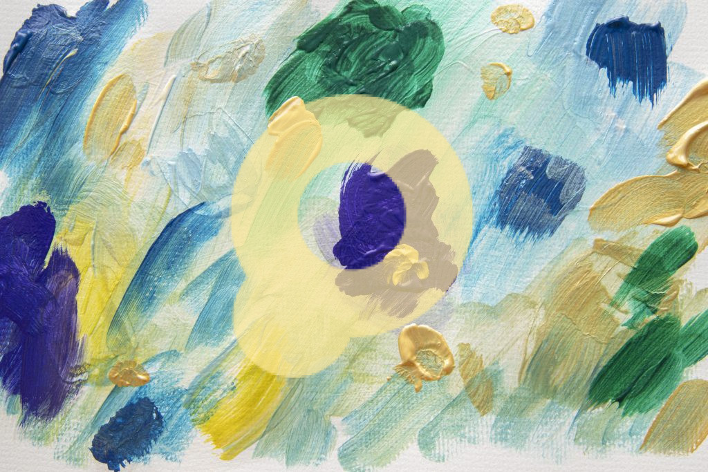 Ровный слой обоев, окрашенных акриловой краской