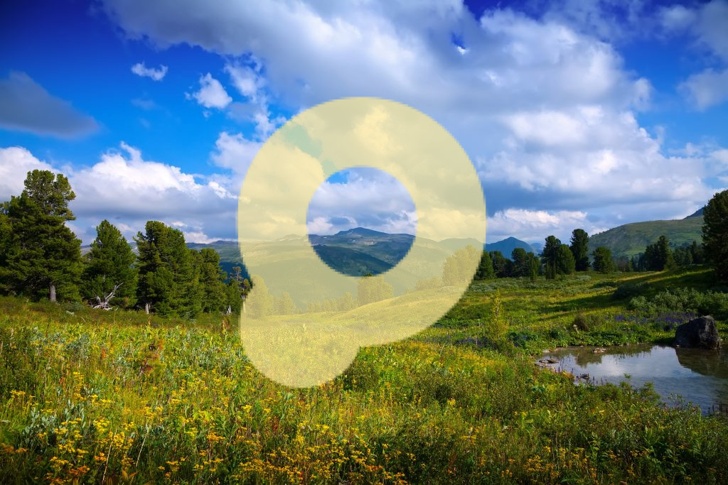 Пейзаж с горным озером.